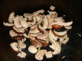 雙菇蛋餃湯