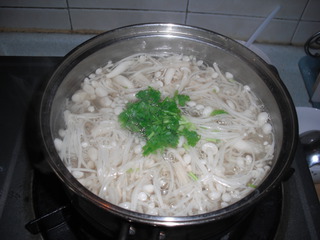 菌菇類雞肉湯