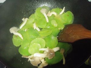 萵筍炒平菇