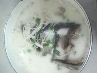 魚頭金針菇湯