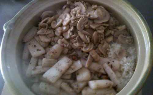 山藥蘑菇煲仔飯