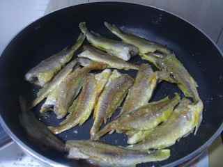 幹鍋小黃魚