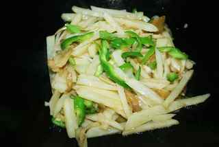 青椒土豆炒榨菜絲