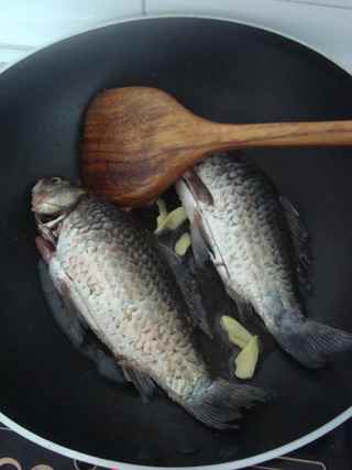 鯽魚花蛤枸杞葉湯