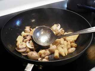 蘑菇玉米芯小炒肉