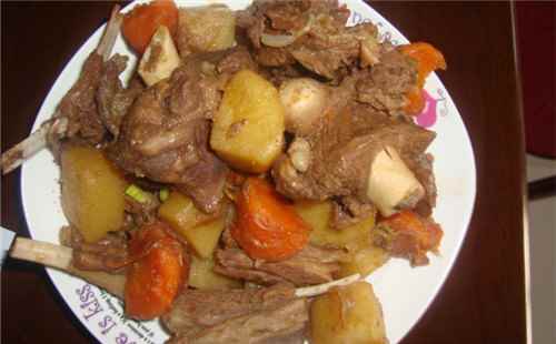 土豆胡蘿卜燉羊肉