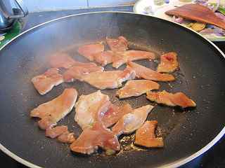 黑椒雞肉片炒蘑菇