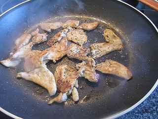 黑椒雞肉片炒蘑菇