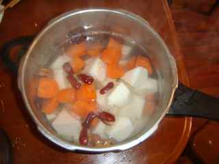 胡蘿卜山藥排骨湯