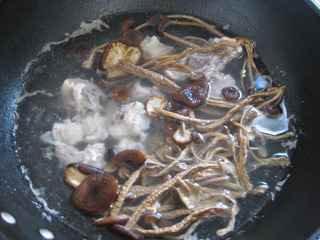 茶樹菇冬筍排骨湯