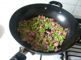 臘肉豌豆煲仔飯