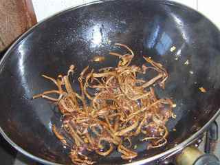 香菜茶樹菇炒裡脊