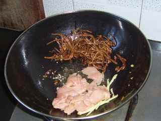 香菜茶樹菇炒裡脊