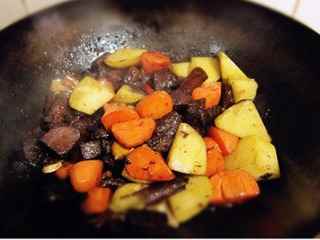 土豆胡蘿卜燒牛肉