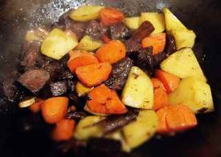 土豆胡蘿卜燒牛肉