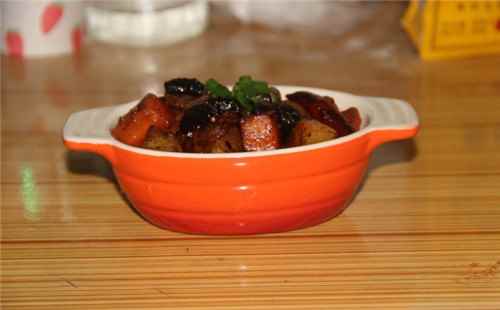 黑蒜紅燒肉燜土豆