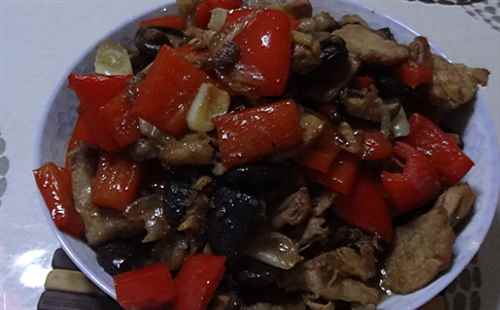 香菇紅椒炒肉片