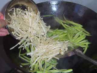 黃瓜炒金針菇
