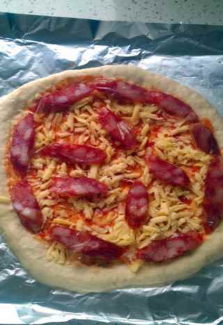 香腸香幹披薩