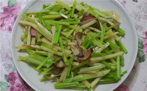 臘肉土豆炒芹菜