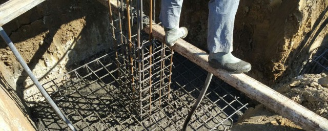 地圈梁與構造柱鋼筋如何搭接 磚混結構中構造柱應怎樣與地圈梁連接