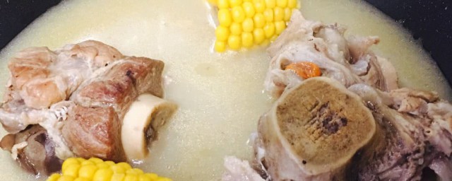 玉米銀耳骨頭湯傢常做法 玉米銀耳骨頭湯怎麼做好喝