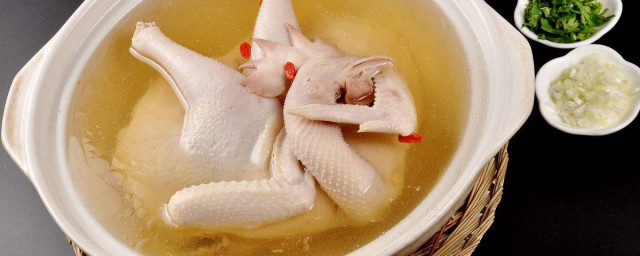 清燉雞湯用熱水還是用涼水 少瞭這1步難怪湯不鮮帶腥味