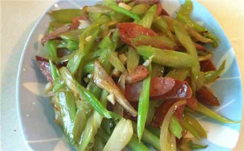 紅腸炒芹菜