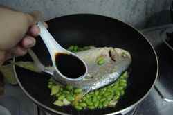 毛豆燒金鯧魚