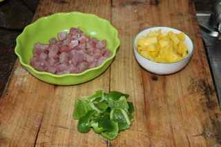 菠蘿咕咾肉