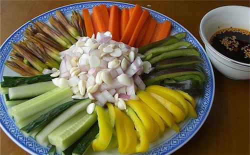 杏仁蔬菜拼盤