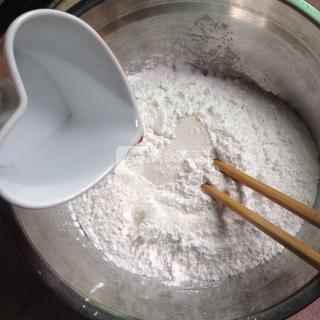 菠菜蛋黃肉松青團
