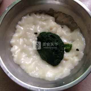 菠菜蛋黃肉松青團