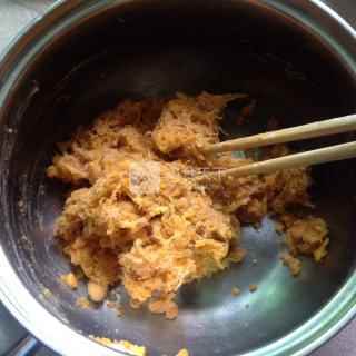 菠菜蛋黃肉松青團