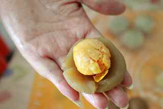蓮蓉蛋黃月餅