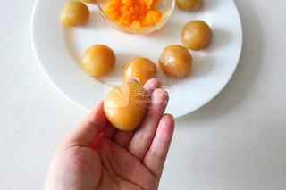 蓮蓉蛋黃月餅