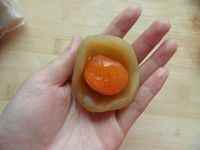 廣式蛋黃蓮蓉月餅