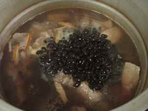 黑豆排骨養生湯