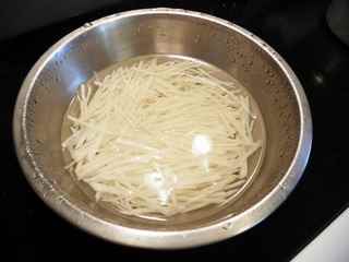 冬菇芹菜土豆絲
