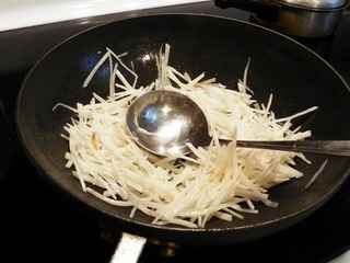 冬菇芹菜土豆絲