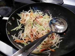 冬菇芹菜土豆絲