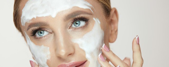 白泥面膜的正確使用方法 美容專傢教你正確護膚