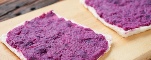 紫薯泥吐司的做法 越吃越年輕的吐司
