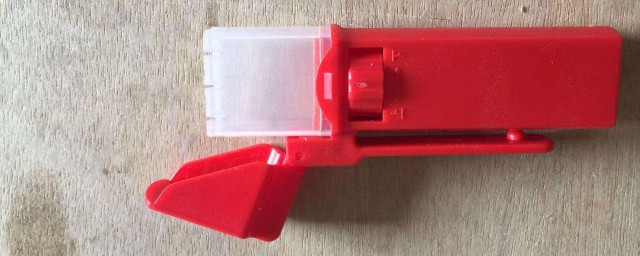 怎樣自制紅蟲掛鉤器 DIY實用的紅蟲綁鉤器