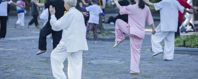 適合70歲穿的褲子 老年人如何穿衣服