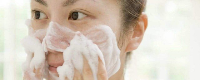 怎麼護膚可以讓皮膚光滑水潤 你可以試下這樣做