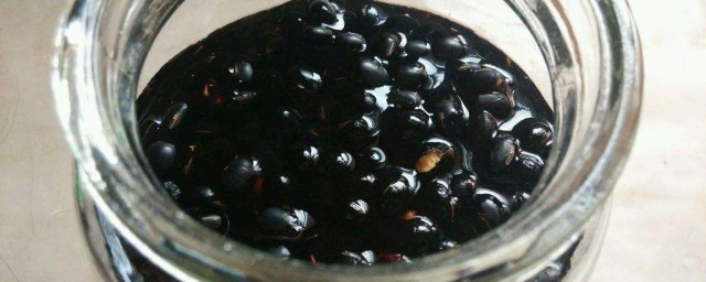 醋泡黑豆的正確做法與吃法和功效 下面給大傢介紹