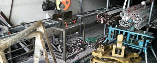 開一個鋁合窗制作店需要什麼機器 需要買什麼機器