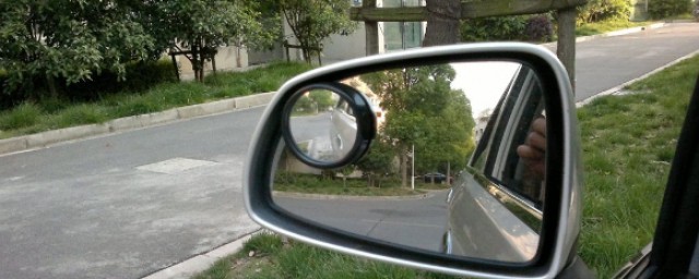 倒車小圓鏡的利弊 安裝倒車後視鏡的優缺點