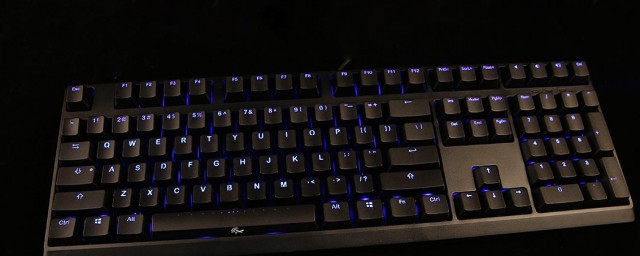 新盟鍵盤怎麼換燈光 是fn加ins鍵進行背光燈的切換
